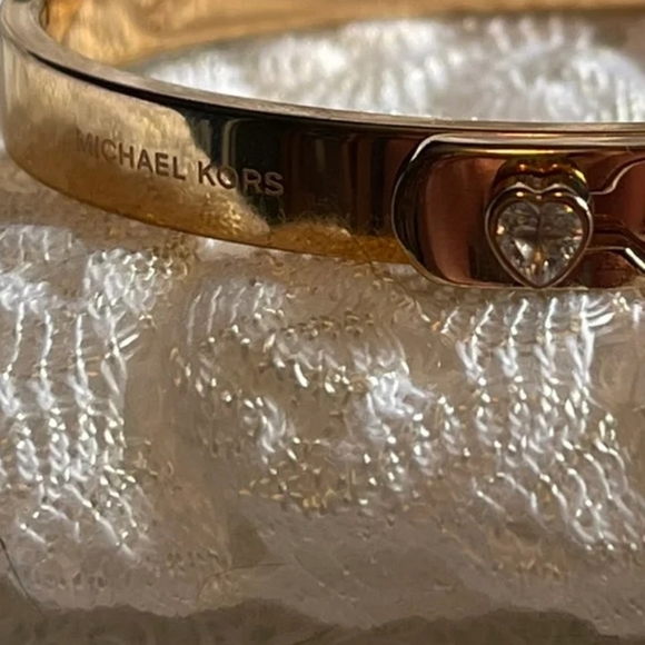 Michael Kors Bracelet with RHINESTONE heart accent..just gorgeous! - Picture 4 of 5